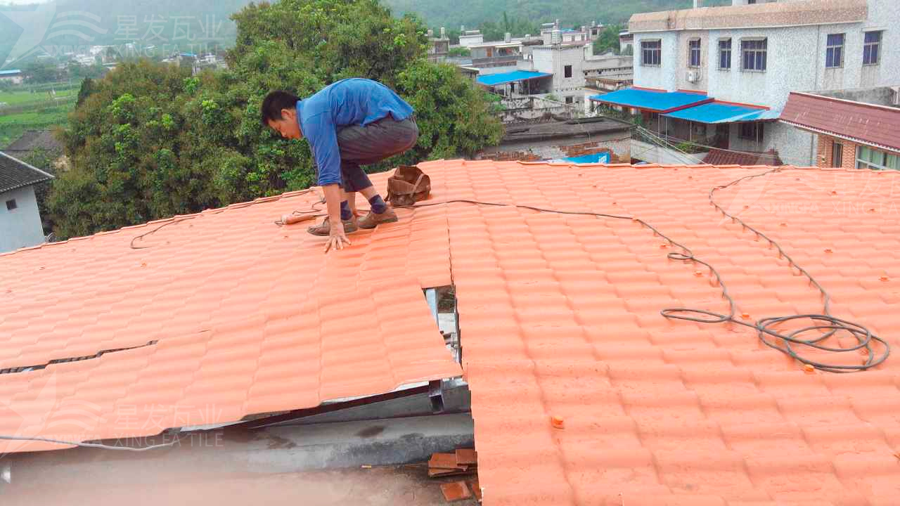 银川屋顶铺设安装合成树脂瓦时，牢牢记住这3点，就不怕屋顶出问题！